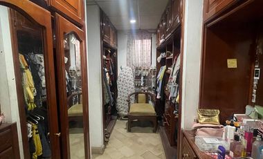 En venta casa de 7 dormitorios en cdla.Albonor.