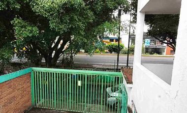 Renta Comercial o mixta sobre avenida 100% Comercial cuenta con local comercial y una casa muy grande con Patio Tracero, ideal para negocio o habitable sobre  Av. Ventura Puente y el Rio en Morelia a 5 minutos del centro Histórico