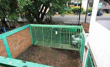 Renta Comercial o mixta sobre avenida 100% Comercial cuenta con local comercial y una casa muy grande con Patio Tracero, ideal para negocio o habitable sobre  Av. Ventura Puente y el Rio en Morelia a 5 minutos del centro Histórico