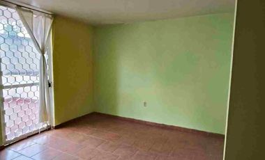 Renta Comercial o mixta sobre avenida 100% Comercial cuenta con local comercial y una casa muy grande con Patio Tracero, ideal para negocio o habitable sobre  Av. Ventura Puente y el Rio en Morelia a 5 minutos del centro Histórico