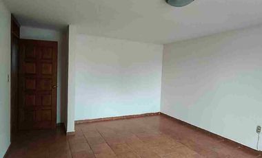 Renta Comercial o mixta sobre avenida 100% Comercial cuenta con local comercial y una casa muy grande con Patio Tracero, ideal para negocio o habitable sobre  Av. Ventura Puente y el Rio en Morelia a 5 minutos del centro Histórico