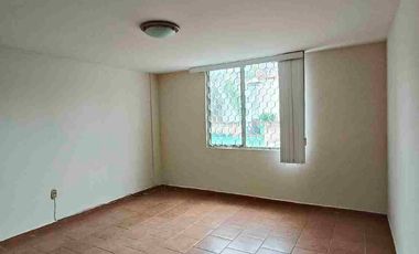Renta Comercial o mixta sobre avenida 100% Comercial cuenta con local comercial y una casa muy grande con Patio Tracero, ideal para negocio o habitable sobre  Av. Ventura Puente y el Rio en Morelia a 5 minutos del centro Histórico