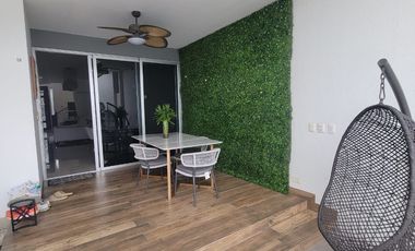 En venta lujosa casa con vista al lago – Urbanizacion La Laguna, via a Samborondon