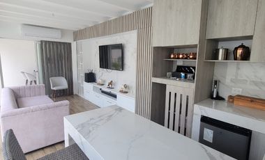 En venta lujosa casa con vista al lago – Urbanizacion La Laguna, via a Samborondon