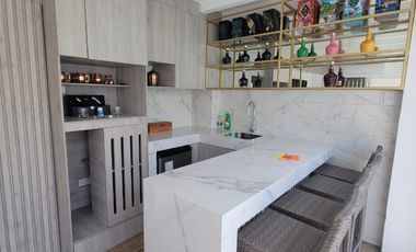 En venta lujosa casa con vista al lago – Urbanizacion La Laguna, via a Samborondon