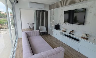En venta lujosa casa con vista al lago – Urbanizacion La Laguna, via a Samborondon