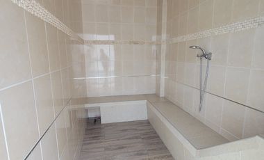 En venta lujosa casa con vista al lago – Urbanizacion La Laguna, via a Samborondon