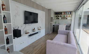 En venta lujosa casa con vista al lago – Urbanizacion La Laguna, via a Samborondon