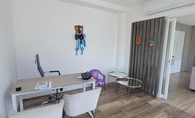 En venta lujosa casa con vista al lago – Urbanizacion La Laguna, via a Samborondon