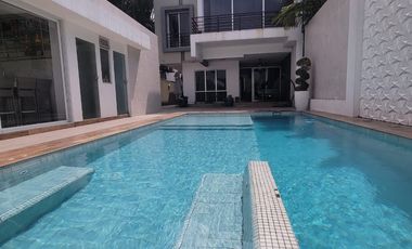En venta lujosa casa con vista al lago – Urbanizacion La Laguna, via a Samborondon