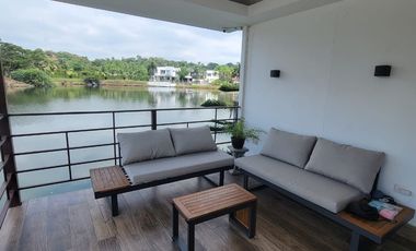 En venta lujosa casa con vista al lago – Urbanizacion La Laguna, via a Samborondon