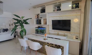 En venta lujosa casa con vista al lago – Urbanizacion La Laguna, via a Samborondon