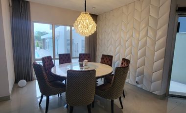 En venta lujosa casa con vista al lago – Urbanizacion La Laguna, via a Samborondon