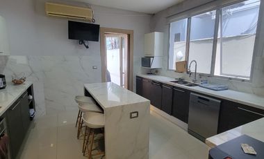 En venta lujosa casa con vista al lago – Urbanizacion La Laguna, via a Samborondon