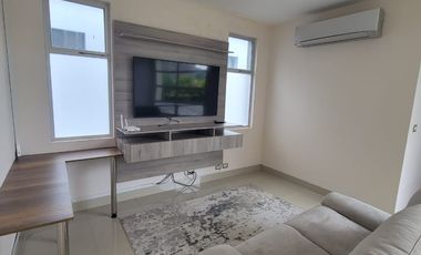 En venta lujosa casa con vista al lago – Urbanizacion La Laguna, via a Samborondon