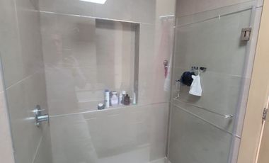 En venta lujosa casa con vista al lago – Urbanizacion La Laguna, via a Samborondon