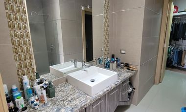 En venta lujosa casa con vista al lago – Urbanizacion La Laguna, via a Samborondon