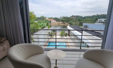 En venta lujosa casa con vista al lago – Urbanizacion La Laguna, via a Samborondon