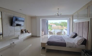 En venta lujosa casa con vista al lago – Urbanizacion La Laguna, via a Samborondon