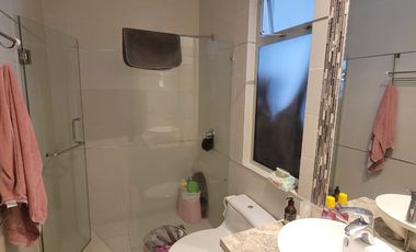 En venta lujosa casa con vista al lago – Urbanizacion La Laguna, via a Samborondon