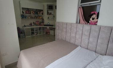 En venta lujosa casa con vista al lago – Urbanizacion La Laguna, via a Samborondon