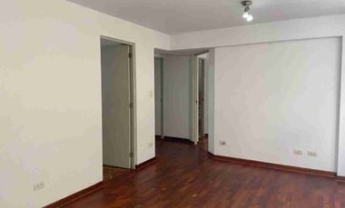 San Miguel: se vende casa con cuatro dormitorios, un departamento y cuarto de servicio.