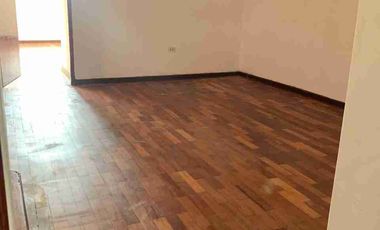 San Miguel: se vende casa con cuatro dormitorios, un departamento y cuarto de servicio.
