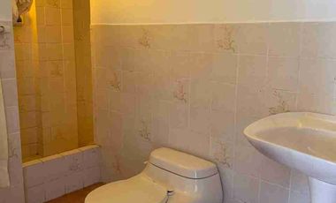 San Miguel: se vende casa con cuatro dormitorios, un departamento y cuarto de servicio.