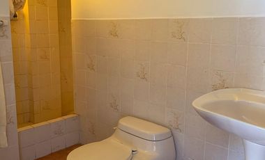 San Miguel: se vende casa con cuatro dormitorios, un departamento y cuarto de servicio.