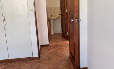San Miguel: se vende casa con cuatro dormitorios, un departamento y cuarto de servicio.