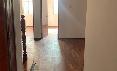 San Miguel: se vende casa con cuatro dormitorios, un departamento y cuarto de servicio.