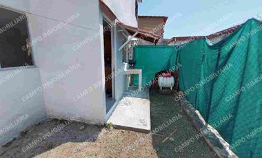 VENTA CASA FRACCIONAMIENTO JARDINES DE XOCHITEPEC, XOCHITEPEC MORELOS. 
CASA TOTALMENTE REMODELADA CON PORTÓN ELÉCTRICO.