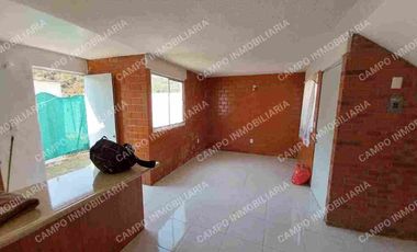 VENTA CASA FRACCIONAMIENTO JARDINES DE XOCHITEPEC, XOCHITEPEC MORELOS. 
CASA TOTALMENTE REMODELADA CON PORTÓN ELÉCTRICO.