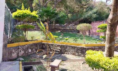 VENTA CASA FRACCIONAMIENTO JARDINES DE XOCHITEPEC, XOCHITEPEC MORELOS. 
CASA TOTALMENTE REMODELADA CON PORTÓN ELÉCTRICO.