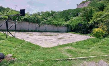VENTA CASA FRACCIONAMIENTO JARDINES DE XOCHITEPEC, XOCHITEPEC MORELOS. 
CASA TOTALMENTE REMODELADA CON PORTÓN ELÉCTRICO.