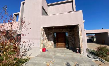 ARRIENDO DE CASA DE 2 PISOS, SOLO ARRIENDO COMERCIAL, EMPRESAS CONTRATISTAS CODELCO, CASAS DE ACOGIDA, JARDINES INFANTILES, CLINICAS PRIVADAS, SPA.