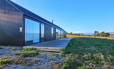 Espectacular Casa Nordhaus con Vista al Lago Panguipulli y Volcán Villarrica