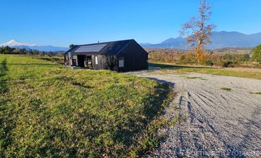 Espectacular Casa Nordhaus con Vista al Lago Panguipulli y Volcán Villarrica