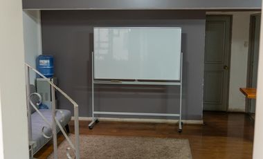 VENTA DEPARTAMENTO DE 2 PISOS, RODEADO DE COLEGIOS, GIMNASIO, COMERCIO, IDEAL PARA OFICINAS, VIVIENDA