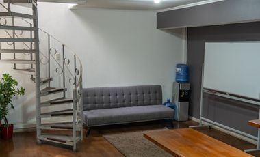VENTA DEPARTAMENTO DE 2 PISOS, RODEADO DE COLEGIOS, GIMNASIO, COMERCIO, IDEAL PARA OFICINAS, VIVIENDA