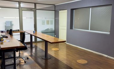 VENTA DEPARTAMENTO DE 2 PISOS, RODEADO DE COLEGIOS, GIMNASIO, COMERCIO, IDEAL PARA OFICINAS, VIVIENDA