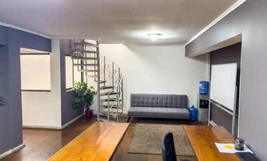 VENTA DEPARTAMENTO DE 2 PISOS, RODEADO DE COLEGIOS, GIMNASIO, COMERCIO, IDEAL PARA OFICINAS, VIVIENDA