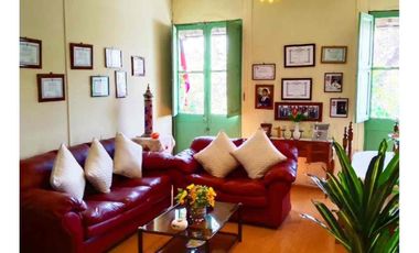 Vende Hermosa casa en el casco patrimonial en Santiago, Barrio Yungay, Avenida Ricardo Cumming N 582, 584