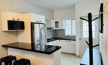 Vive con Estilo y Confort en Esta Hermosa Casa Amueblada con Alberca y Seguridad 24/7!