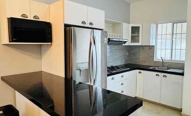 Vive con Estilo y Confort en Esta Hermosa Casa Amueblada con Alberca y Seguridad 24/7!