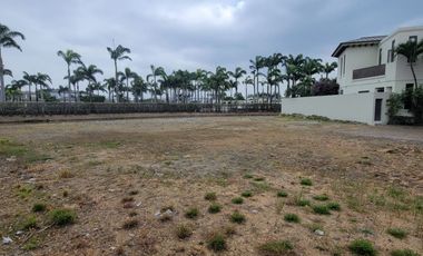 En venta exclusivo terreno esquinero en Lagos del Batán – Vía Samborondón
