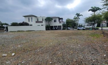 En venta exclusivo terreno esquinero en Lagos del Batán – Vía Samborondón