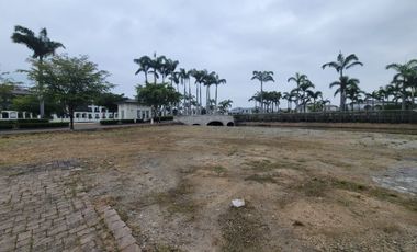 En venta exclusivo terreno esquinero en Lagos del Batán – Vía Samborondón