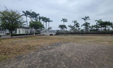 En venta exclusivo terreno esquinero en Lagos del Batán – Vía Samborondón