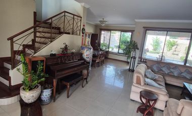 Casa en Venta en Urb. Rio Guayas, 5 Habitaciones, 4 Baños, Seguridad, Norte de Guayaquil